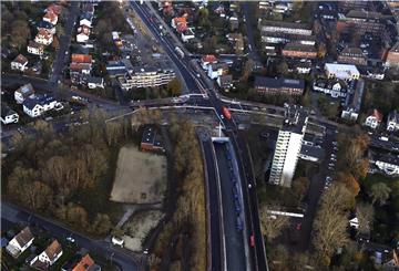 Die Kreuzung Wurster Straße und Cherbourger Straße wird von Freitag bis Sonntag gesperrt. Für den Verkehr zwischen Autobahn und Hafen ist die Straße aber geöffnet.