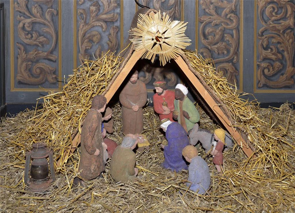 Die Krippe der Wremer Kirchengemeinde fällt sofort beim Betreten der Kirche ins ...
