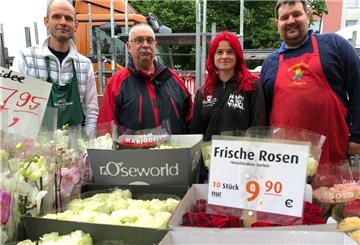 Die Krise hat den Wochenmarkt verändert: (von links) Olaf Dietzel, Ralf Eidner, Andrea Eichinger und Benjamin Peters.