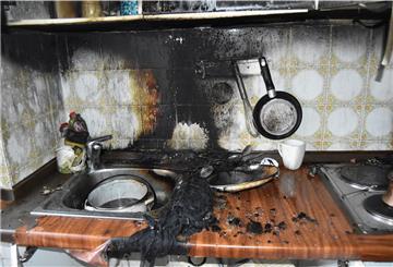 Die Küchenzeile geriet in Brand.