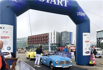 Die Küstentrophy ist gestartet. 100 Oldtimer sind in der Region unterwegs.