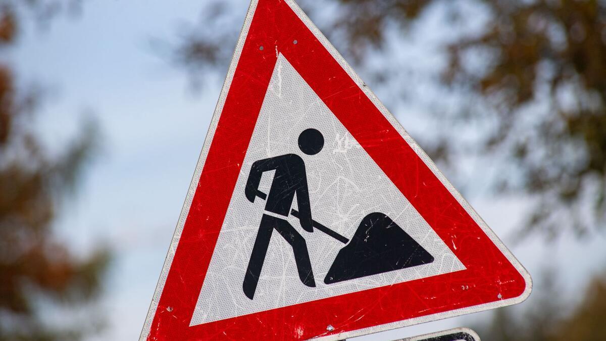 B71 zwischen Bexhövede und Stinstedt: Letzter Bauabschnitt beginnt am Montag Ein Baustellenschild. Die Landesbehörde saniert den letzten Abschnitt der B71 zwischen Bexhövede und Stinstedt – Autofahrer müssen bis Ende November mit Einschränkungen rechnen.