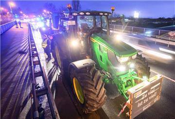 Die Landwirte haben Brücken ins Visier genommen.
