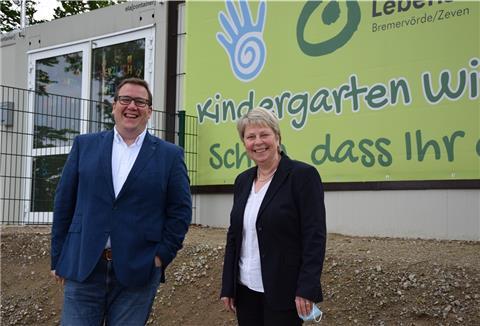 Die Lebenshilfe-Geschäftsführung: Volker Wahlers und Marlies Schröder blicken voller Zuversicht auf die geplante Kooperative Kita mit 113 Plätzen für beeinträchtigte und nicht beeinträchtigte Kinder unter einem Dach.
