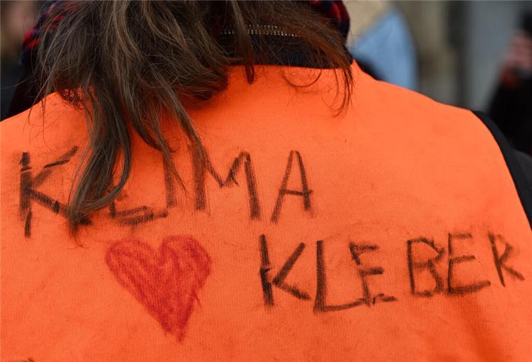 Letzte Generation geht neue Wege: Aktion auch in Bremen geplant Klimakleber