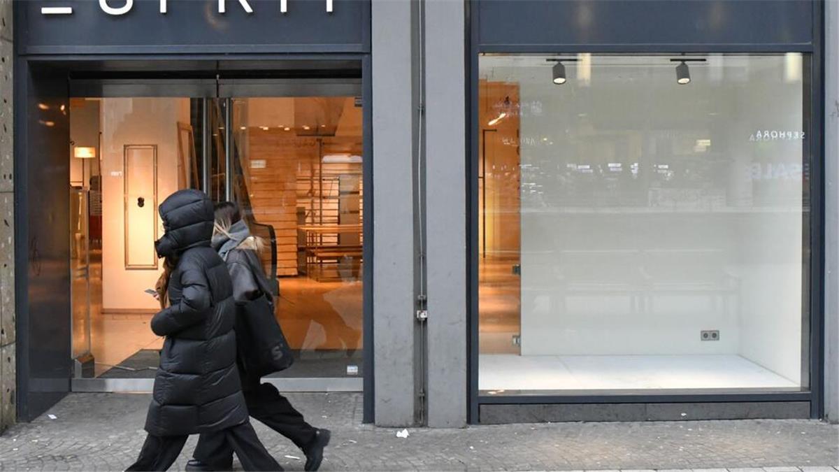 Aus für Esprit in Deutschland: Alle Filialen schließen endgültig Die letzten Esprit-Läden schließen, viele - wie dieser in Hannover - wurden zuletzt bereits dichtgemacht.