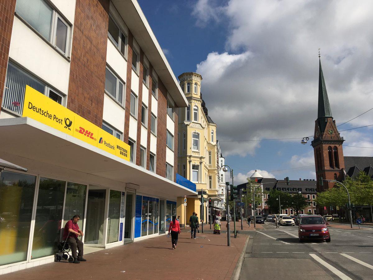Die letzten Vorbereitungen laufen drinnen auf Hochtouren: An der Hafenstraße 109 eröffnet kommende Woche eine neue Postagentur für Lehe.