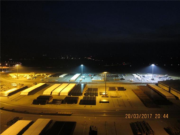 Die Licht-Teststrecke am Niedersachsenkai: Niedersachsen Ports testet in Brake gemeinsam mit Bremenports und der BLG innovative Beleuchtungen.