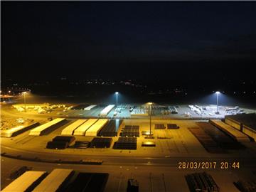 Die Licht-Teststrecke am Niedersachsenkai: Niedersachsen Ports testet in Brake gemeinsam mit Bremenports und der BLG innovative Beleuchtungen.