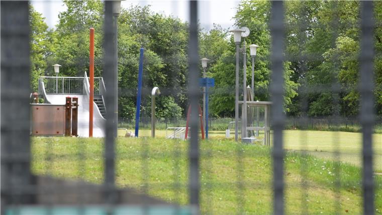Die Tore des Außenbereichs im Störtebeker Freizeitbad bleiben vorerst geschlossen.