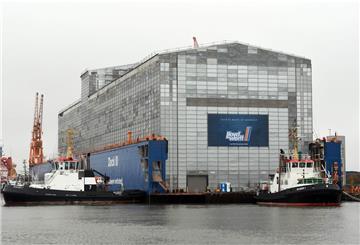 Die Lloyd Werft müsse in ihrer Substanz erhalten werden, fordert Bremerhavens SPD-Chef Martin Günthner angesichts der aktuellen Diskussion um einen Verkauf der Werft. Notfalls müsse sich auch das Land Bremen wieder beteiligen.