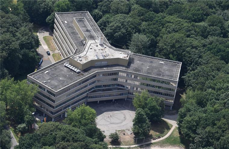 Staatsanwaltschaft erhebt Anklage gegen Ex-Bamf-Chefin in Bremen Die Luftaufnahme zeigt das Gebäude der Außenstelle des Bundesamt für Migration und Flüchtlinge (Bamf) in Bremen.