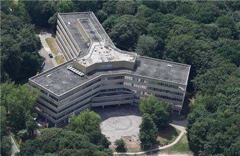 Die Luftaufnahme zeigt das Gebäude der Außenstelle des Bundesamt für Migration und Flüchtlinge (Bamf) in Bremen. 