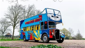 Die Malereien auf dem Tourbus sind von Beatles-Covern inspiriert.