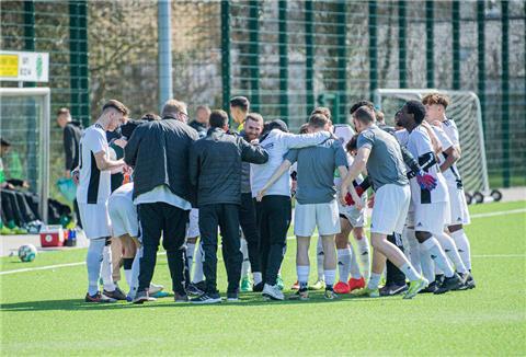 Die Mannschaft der TSV Wulsdorf hat sich geschlossen von der Gewalttat eines ihrer Spieler gegen einen Schiedsrichter distanziert.