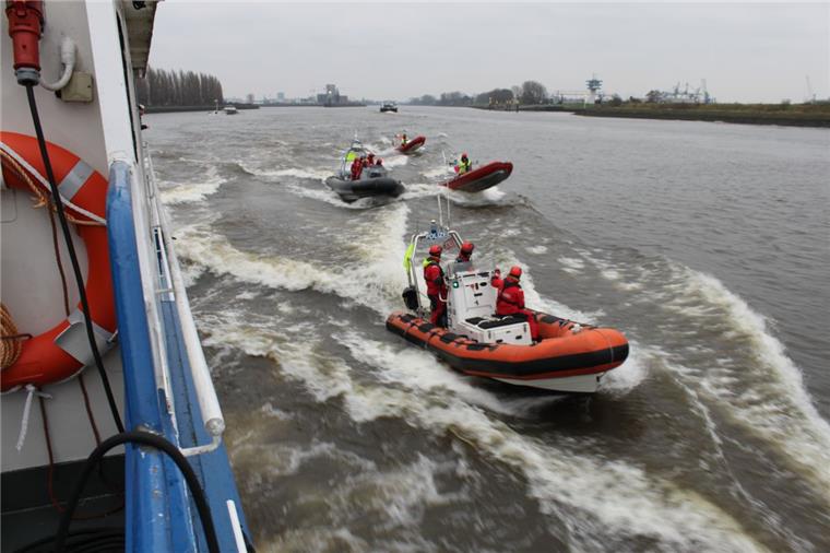 Die Maritime Einsatztruppe auf der Weser in Bremen.