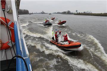 Die Maritime Einsatztruppe auf der Weser in Bremen.