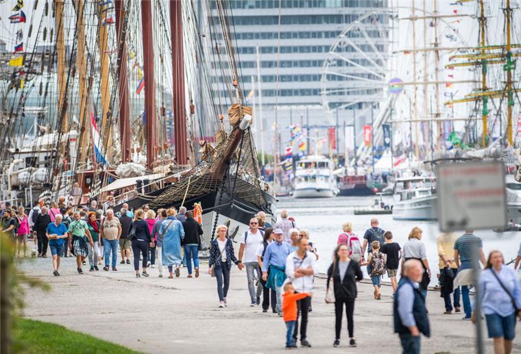 Die „Maritimen Tage“ stehen für den Versuch, den Tourismus auch in Pandemie-Zeiten voranzubringen. Mit einem Restart-Programm des Landes sollte der Neustart gelingen, aber Bremerhaven wurde vom Senat aus dem Programm geworfen. Jetzt wollte die Wirtschaftssenatorin mit einem verspäteten Landesförderprogramm nachbessern. Aber auch das wurde jetzt erst einmal auf Eis gelegt.