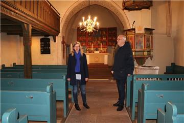 Die Martinskirche im Herzen von Schiffdorf ist auch von innen ein Schmuckstück. Doch auch hier stehen im Lauf der nächsten Jahre einige Schönheitsreparaturen an, wie Michael Viehweger vom Kirchenvorstand und Pastorin Heike Breuer erklären.