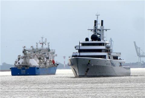 Die Mega-Yacht „Alibaba“ von Lürssen aus Bremen befindet sich auf mehrtägiger Probefahrt.
