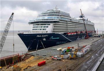 Die "Mein Schiff 1" liegt in Bremerhaven. Im Juni 2025 ist das Kreuzfahrtschiff auf der Kieler Woche.