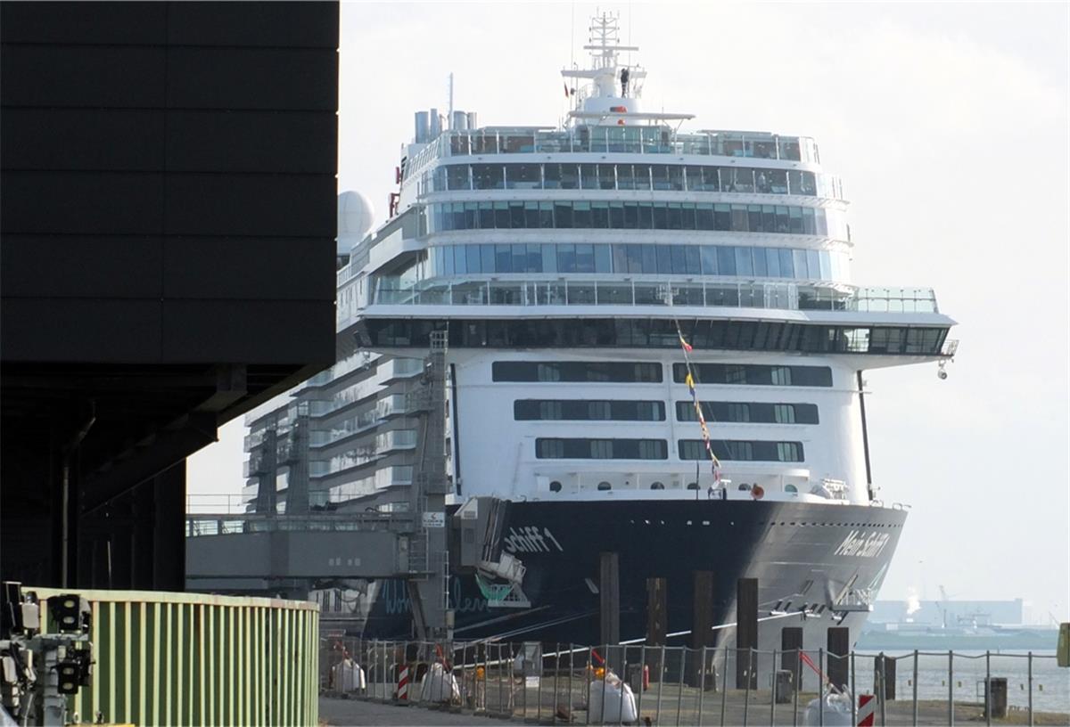 „Mein Schiff 1“ startet von Bremerhaven in die Karibik Die „Mein Schiff 1“ startete Sonntagabend vom Kreuzfahrtterminal auf eine ganz große Fahrt, fast direkt in die Karibik.
