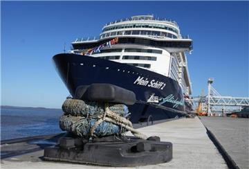 Die "Mein Schiff 2" liegt an der Columbuskaje in Bremerhaven.