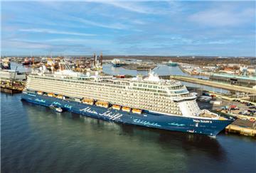 Die "Mein Schiff 3" liegt im Hafen. Die „Mein Schiff 3“ feiert am Donnerstag ihren 11. Geburtstag. Die Jubiläums-Kreuzfahrt startet in Bremerhaven – und wird dort auch enden.