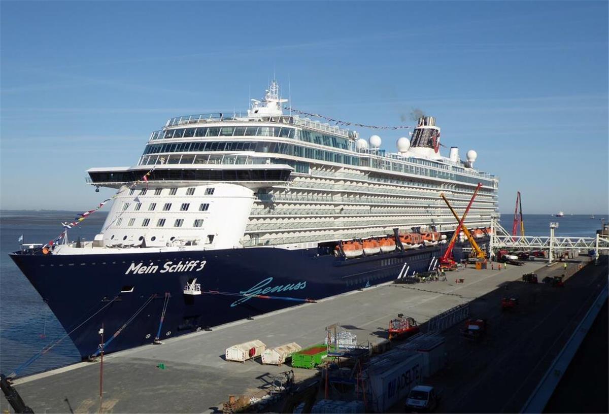 Sonne satt: Kreuzfahrtschiff „Mein Schiff 3“ startet ab Bremerhaven in den Süden Die „Mein Schiff 3“ ist seit vier Jahren fest am Kreuzfahrtterminal in Bremerhaven stationiert.