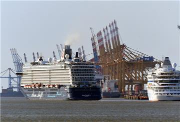 Die „Mein Schiff 3“ legt von der Columbuskaje ab und kommt erst nach fünf Wochen zurück.