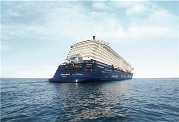 Die „Mein Schiff 3“ soll mehrere Tage in Cuxhaven bleiben, damit die Besatzung abreisen kann.