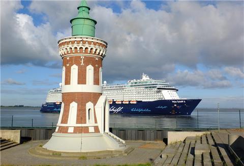 Die Mein Schiff 3 in Bremerhaven.