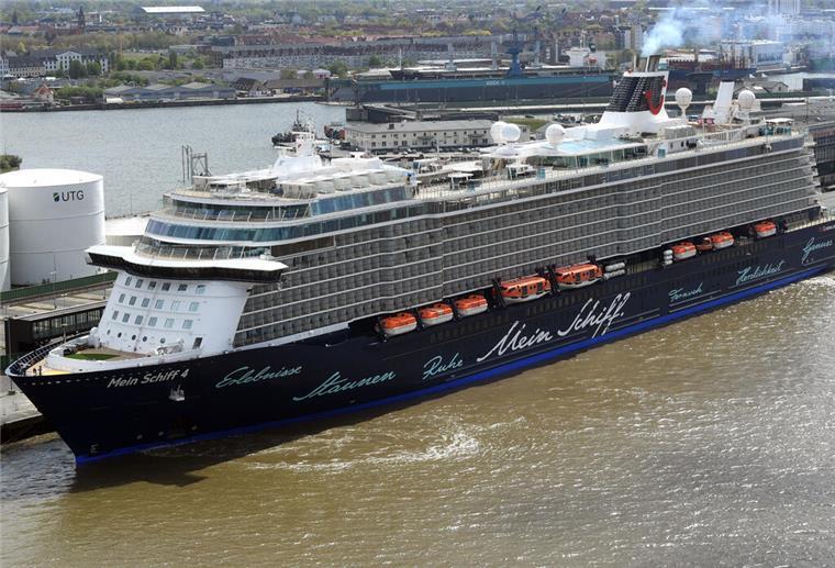 Kreuzfahrtschiffe bringen über Pfingsten 10.000 Passagiere nach Bremerhaven Die „Mein Schiff 4“ verlässt mit Norwegen als Ziel Bremerhaven.