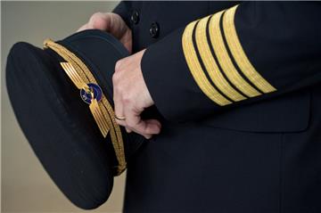 Die Menschen schenken der Berufsgruppe der Piloten weiterhin vollstes Vertrauen. Eine Studie der GfK hat nun die vertrauenswürdigsten Berufe aufgelistet.