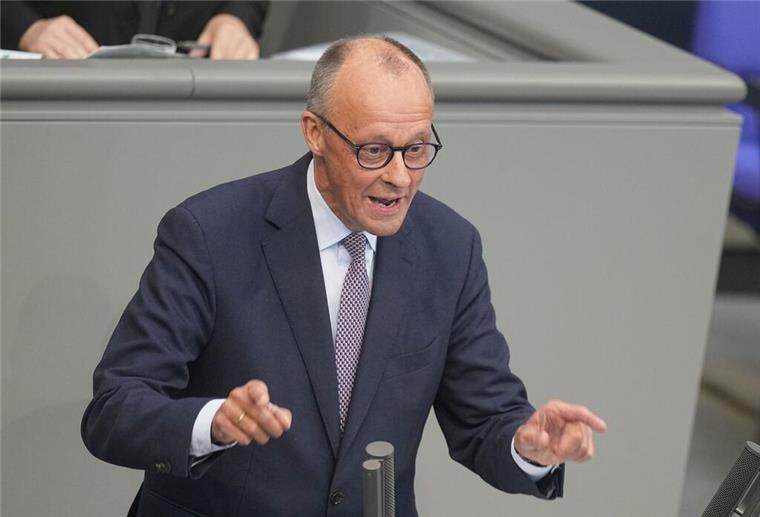  Bundeskanzler Friedrich Merz (CDU) spricht in der Generaldebatte in der Haushaltswoche im Bundestag. 