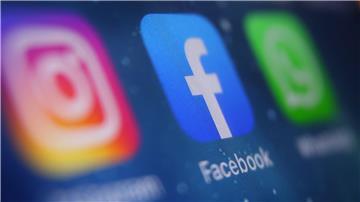 Die Meta-Apps Facebook und Instagram auf einem Smartphone.