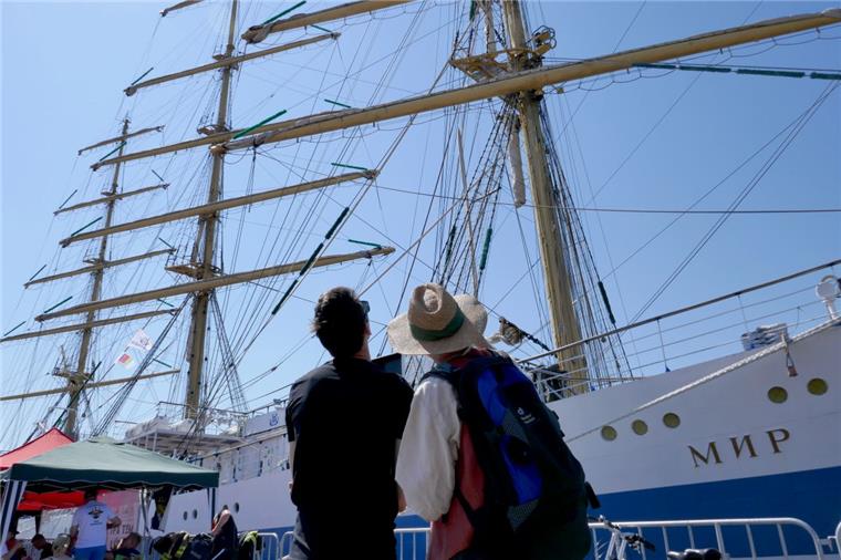Seestadtfest: Die "Mir" kommt etwas später Die "Mir" kommt mit etwas Verspätung zum Seestadtfest nach Bremerhaven.