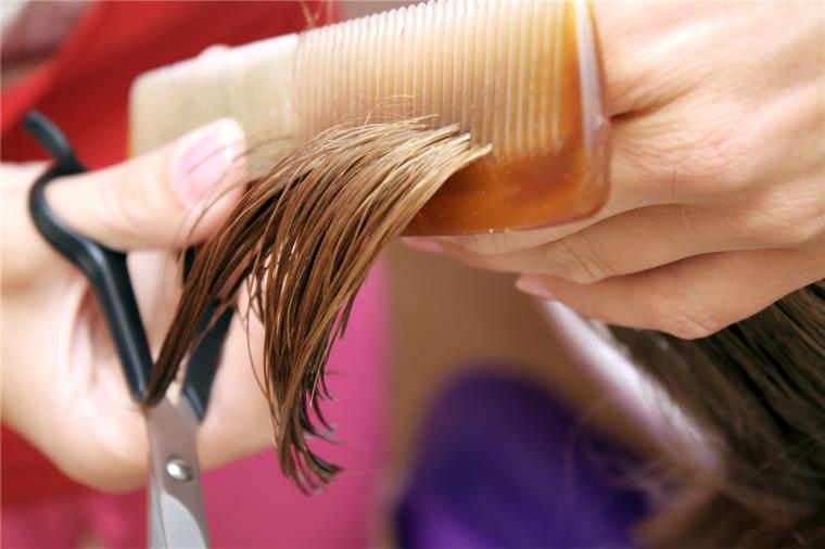 Friseurbesuch für Freundin spendiert: Mann haut ohne zu zahlen ab Die Mitarbeiter aus dem Geestemünder Friseursalon riefen am Dienstag die Polizei.