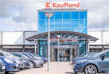 Die Mitarbeiter bei Kaufland sollen bald von Robotern beim Regale auffüllen unterstützt werden.