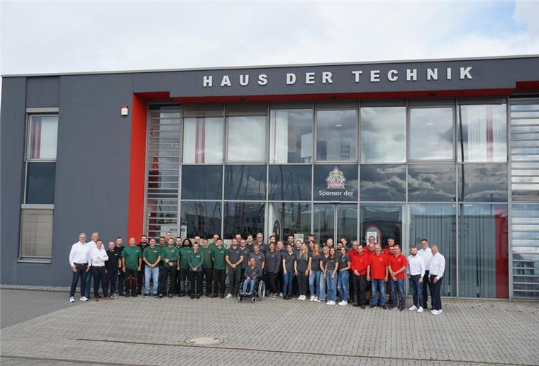 Seit mehr als 100 Jahren Dienstleister für die Industrie Mitarbeiter der Firmen Arthur Friedrichs Industriebedarf und Pitzner Industrieservice.