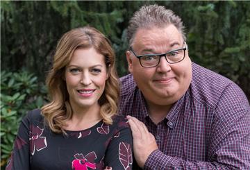 Die Moderatoren der Umweltlotterie "Bingo!", Jule Gölsdorf und Michael Thürnau sind auch am Sonntag wieder am Start, wenn Jörn aus Cuxhaven an der Quiz-Show teilnimmt.