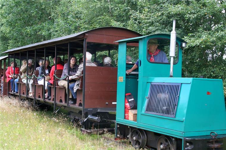 Die Moorbahn fährt von Burgsittensen aus ins Naturschutzgebiet Tister Bauernmoor. Am Bahnhof im Haus der Natur gibt es ein Café, das vor dem Aus steht. 