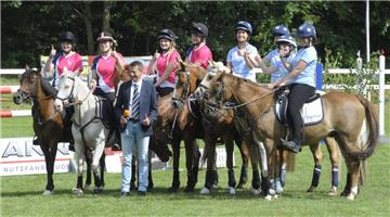 Die Mounted-Games-Reiter zeigten den Besuchern in einer rasanten Vorführung, was ihre Sportart zu bieten hat.
