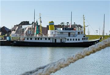Die MS „Hansa“ liegt nun direkt am Neuen Hafen