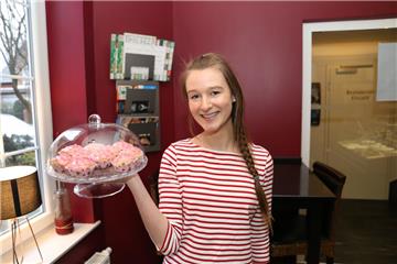 Die Muffins sind ihre Geheimwaffe: Magdalena Tworkowska aus Oberheise ist erfolgreich in der Showbranche unterwegs. Die 21-Jährige hat in diversen Fernseh-Auftritten mit ihrer energiereichen und offenen Art für Aufsehen gesorgt. Jetzt bewirbt sie sich bei der Fernsehserie GZSZ.