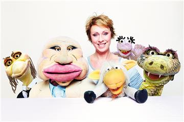 Die Multikünstlerin Andrea Bongers tritt am Wochenende mit ihren Puppen im Bremerhavener Capitol auf.