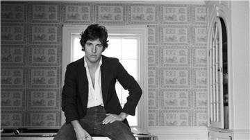 Stimme der Arbeiterklasse - TV-Doku über Bruce Springsteen Die Musikdokumentation „Bruce Springsteen, der amerikanische Freund“ zeigt ein Bild des Künstlers im Januar 1977 zu Hause in New Jersey.