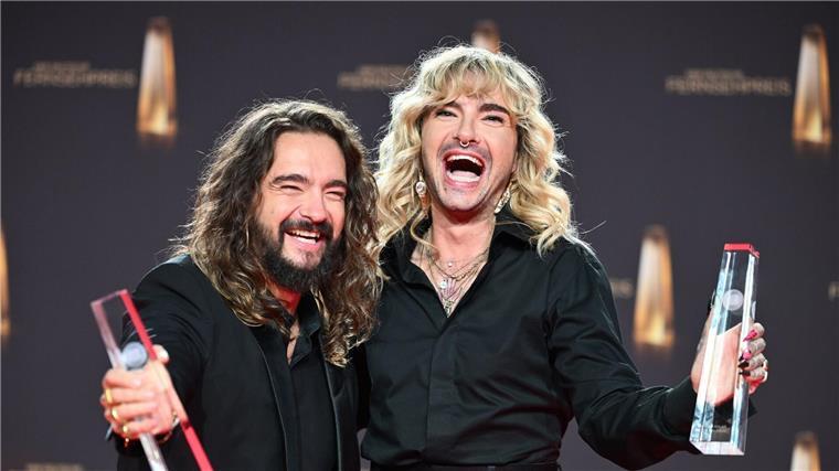 Bill und Tom Kaulitz gewinnen Deutschen Fernsehpreis Die Musiker Tom (l) und Bill Kaulitz gewannen den Deutschen Fernsehpreis.