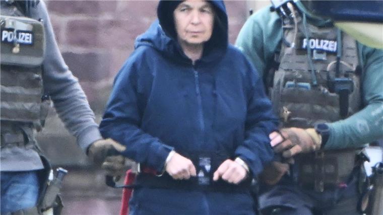 RAF-Verdächtige Klette bestreitet Mordversuche Die mutmaßliche RAF-Terroristin Daniela Klette war im Februar in Berlin festgenommen worden und sitzt nun im niedersächsischen Verden in Untersuchungshaft. (Archivbild)