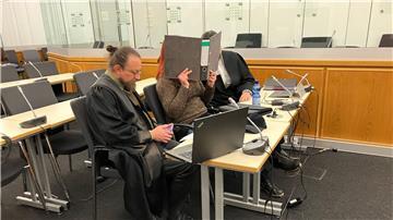 Die mutmaßliche „Reichsbürgerin“ schwieg zum Prozessauftakt im Oberlandesgericht Celle.